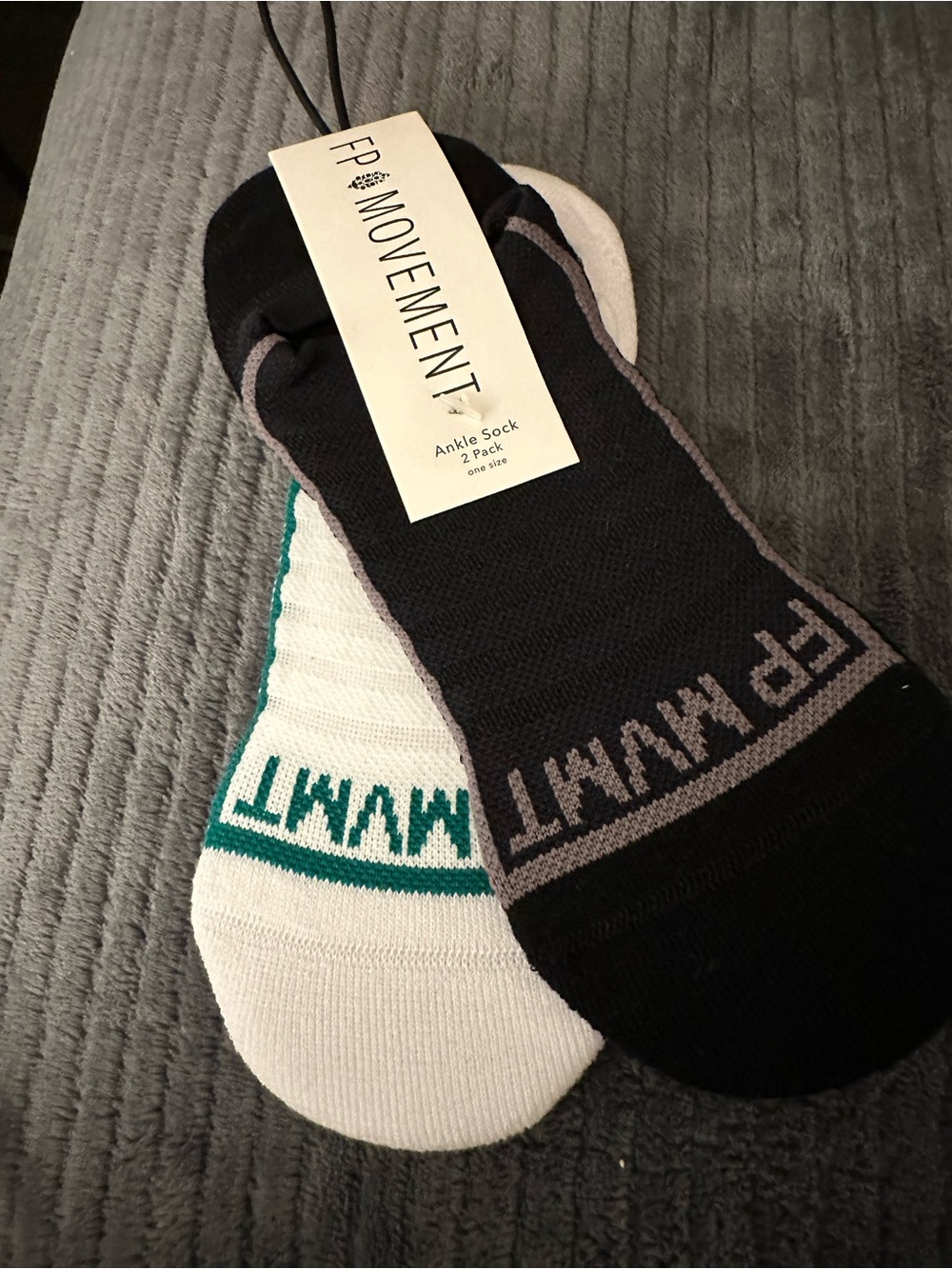 FP Movement 2 Pairs Ankle Socks in White / Green and Black/ Grey
